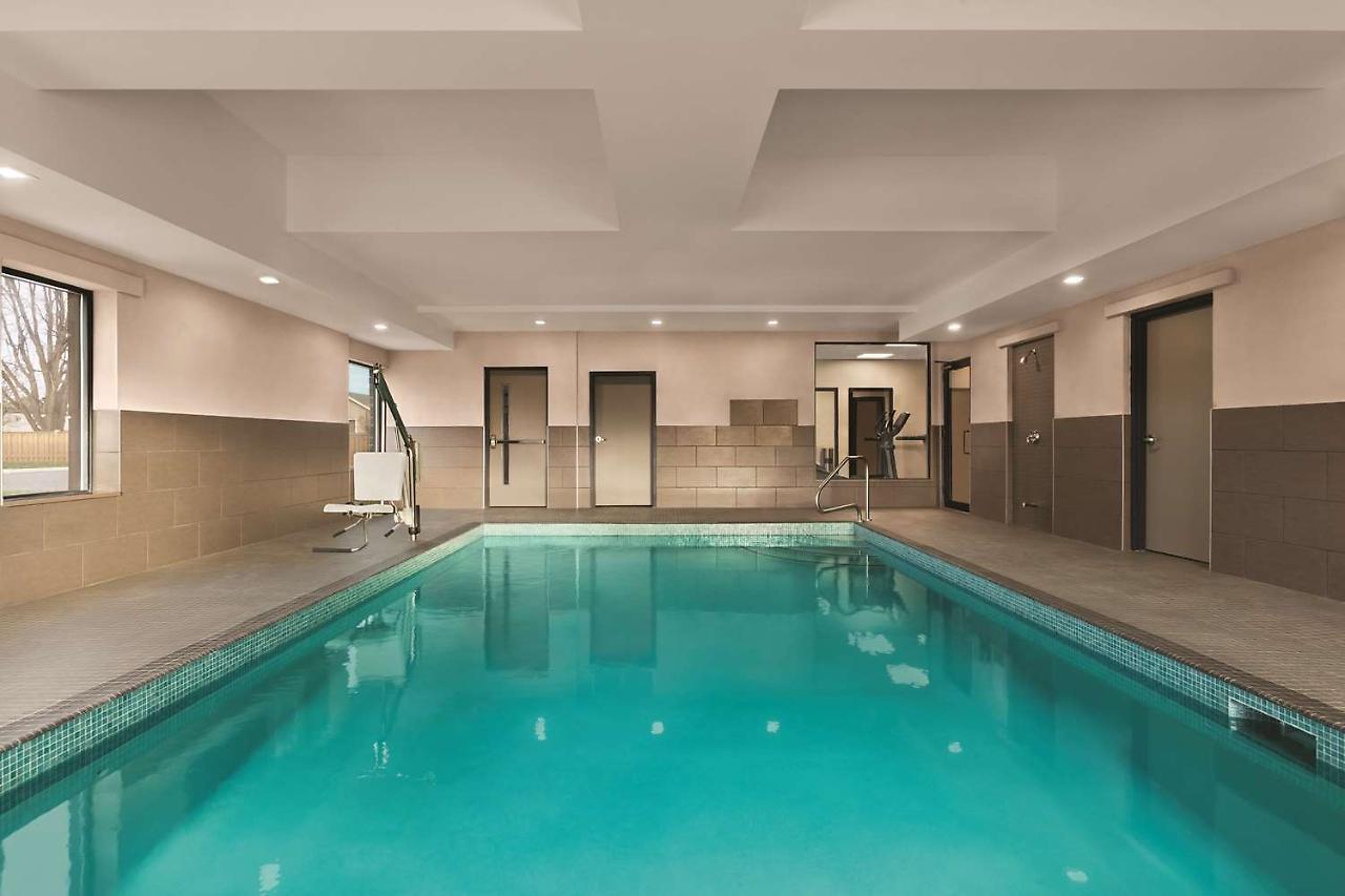 Country Inn & Suites By Radisson, Belleville, On Kültér fotó