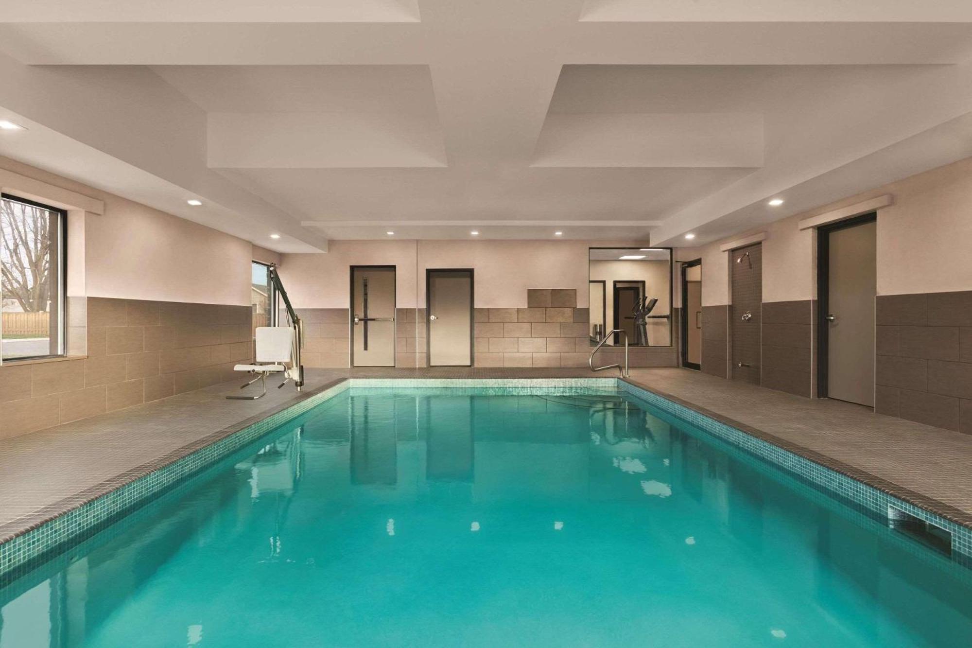 Country Inn & Suites By Radisson, Belleville, On Kültér fotó