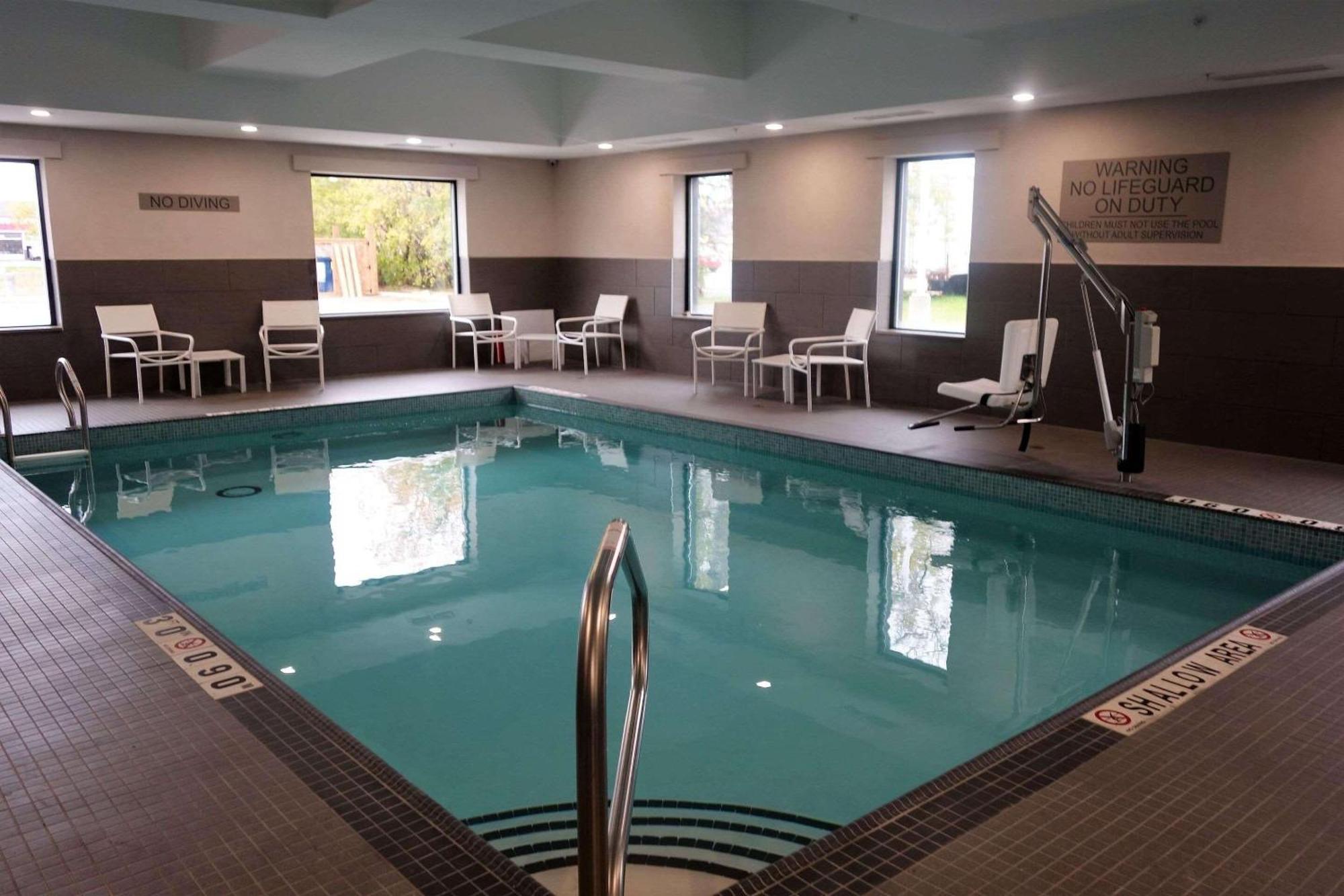 Country Inn & Suites By Radisson, Belleville, On Kültér fotó